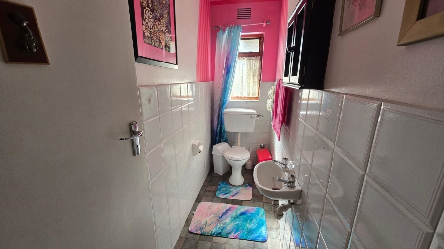 6 Bedroom Property for Sale in Protea Heights Western Cape
